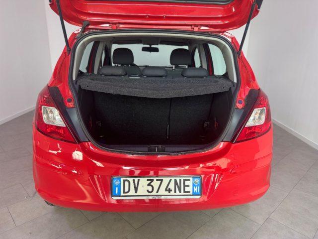 OPEL Corsa 1.2 5 porte Cosmo.