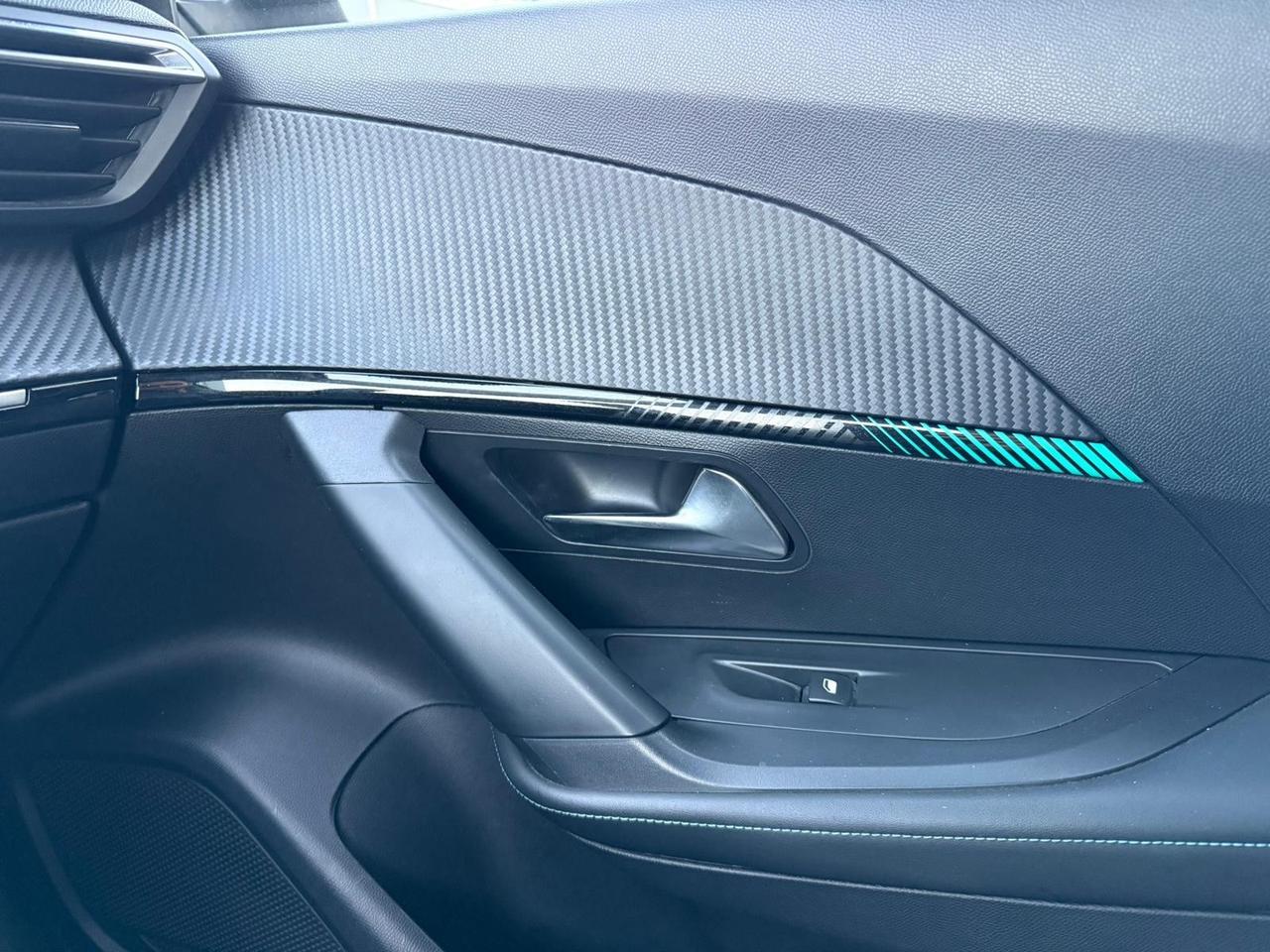 Peugeot 2008 BlueHDi 100 S&S Allure Navi Pack