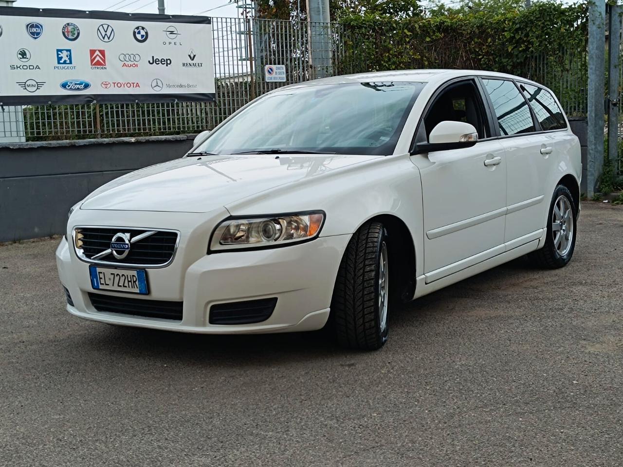 Volvo V50 D2 R-design