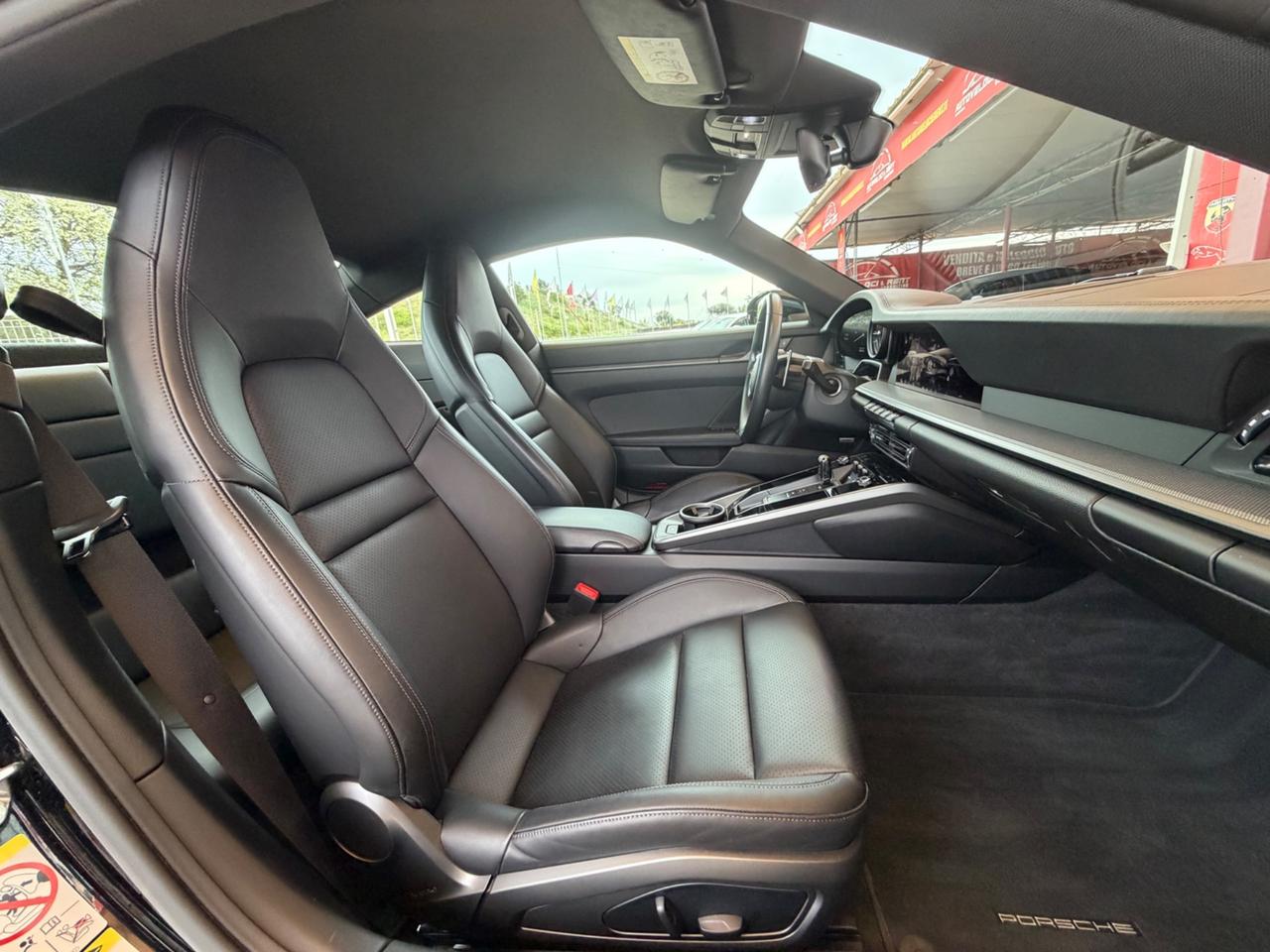 Porsche 992 911 Coupe 3.0 Carrera total black/Porsche Approved