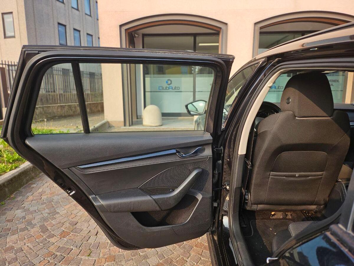 Skoda Octavia Station Wagon 1.5 e-tec Executive dsg