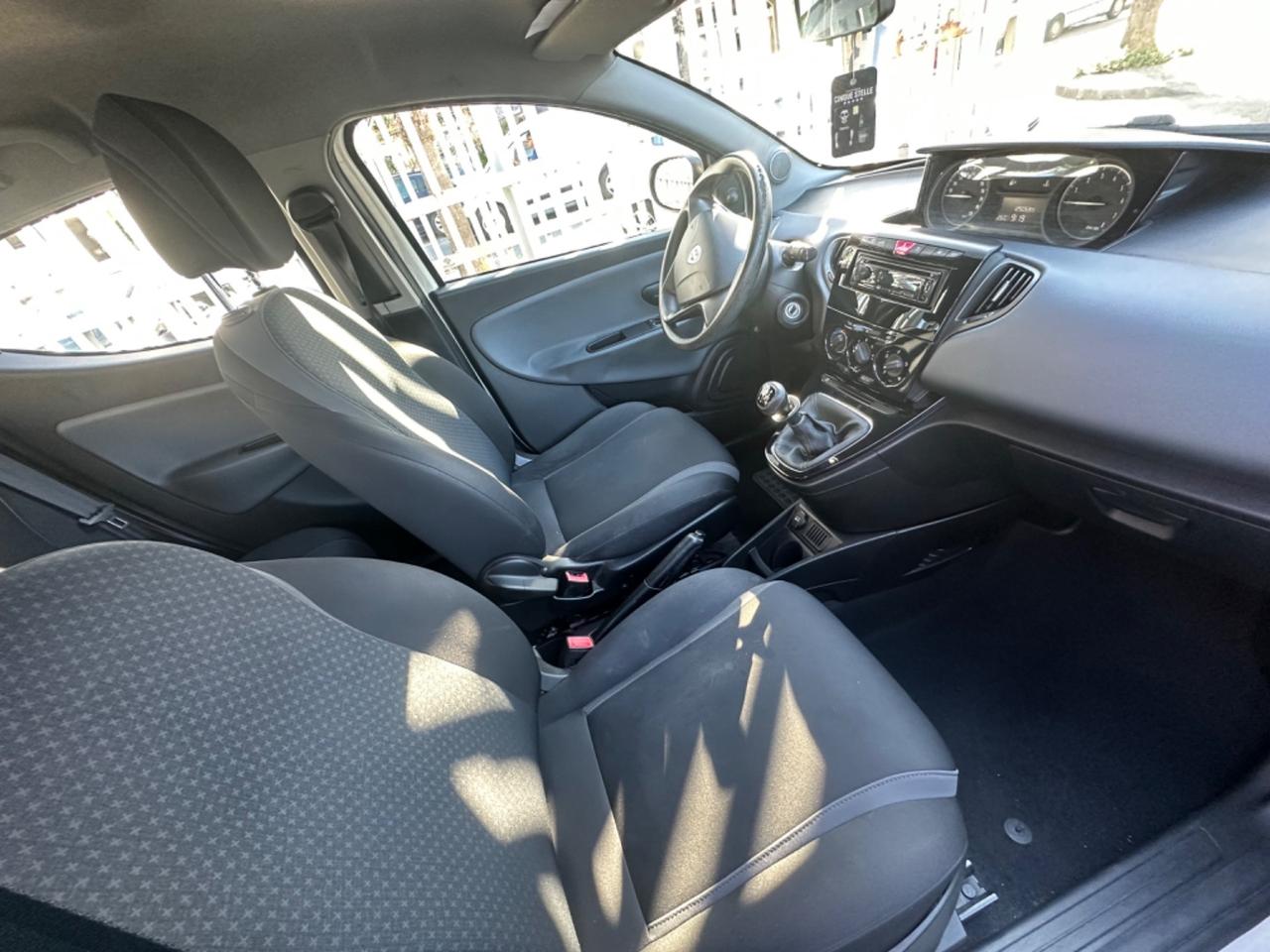 Lancia Ypsilon 1.2 69 CV 5 porte Silver