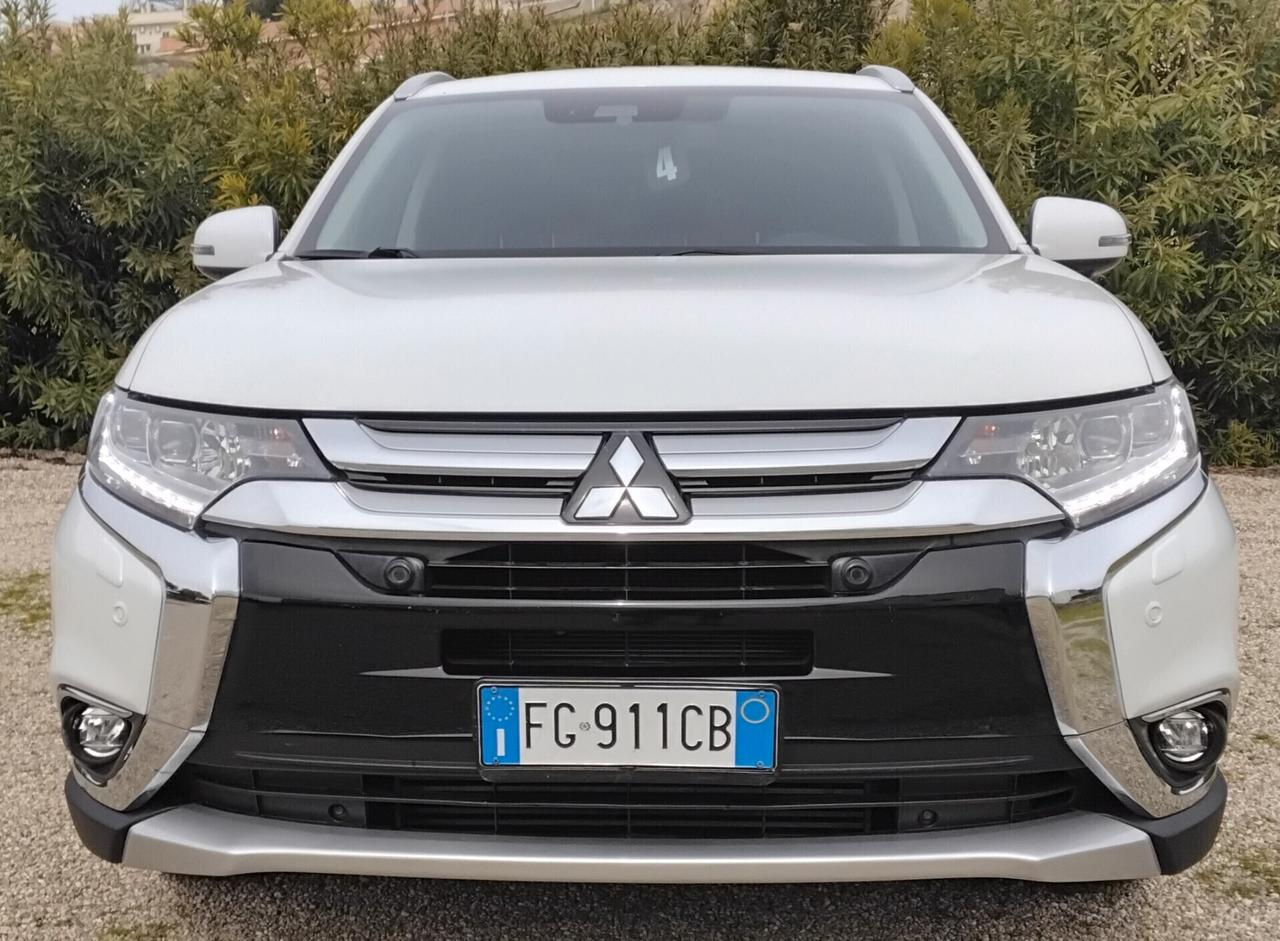 Mitsubishi Outlander 2.2 D INSTYLE PLUS 7 POSTI