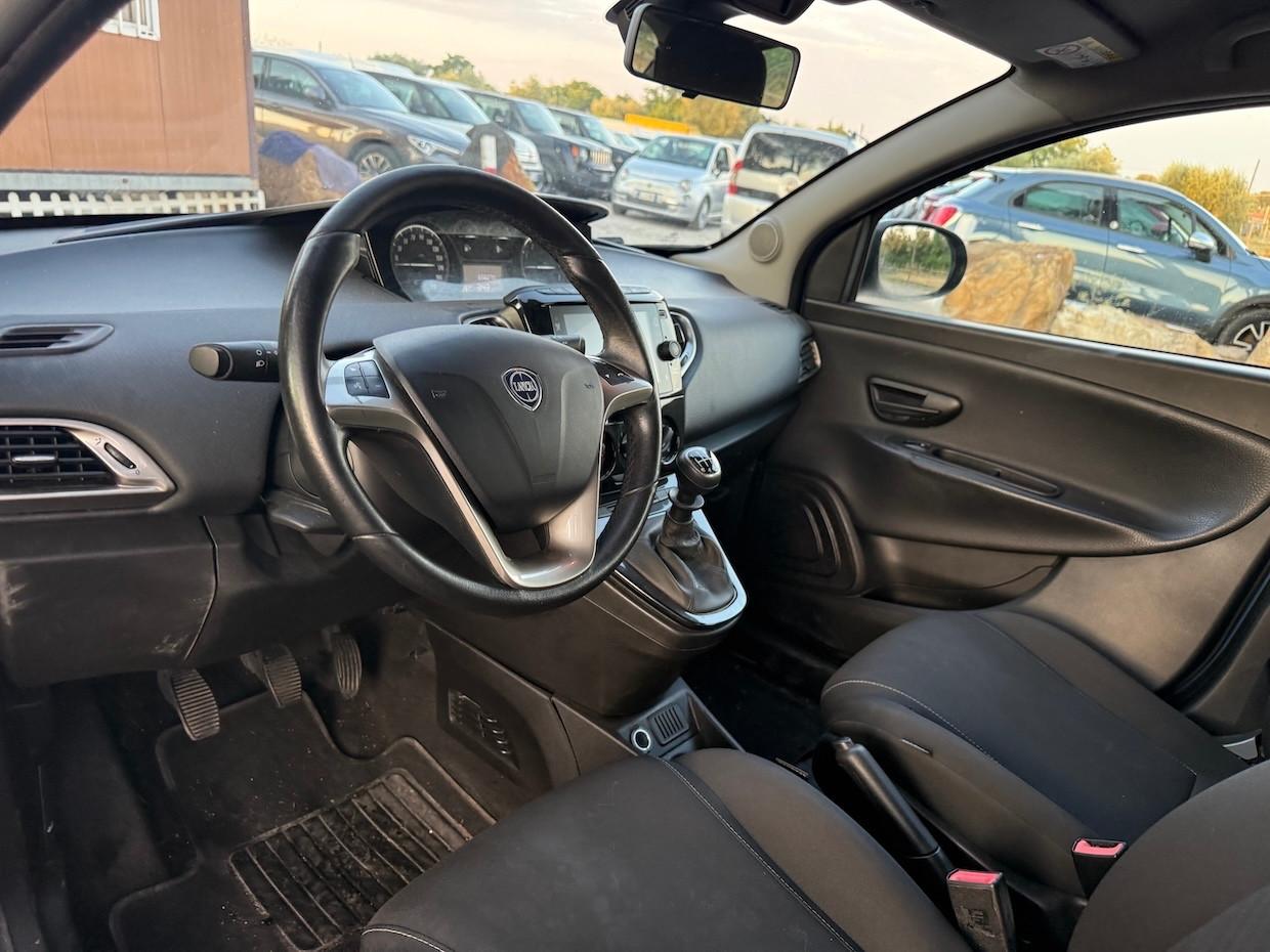 Lancia Ypsilon 1.0 FireFly 5 porte S&S Hybrid