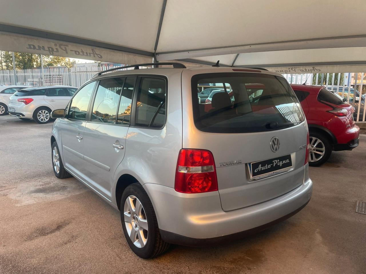 Volkswagen Touran 2.0 TDI Highline 7 POSTI