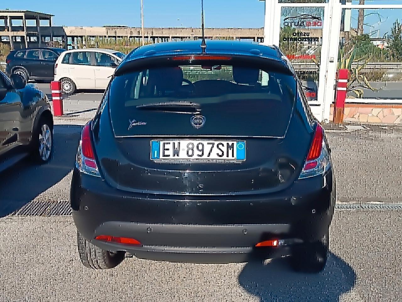 Lancia Ypsilon 0.9 TwinAir 85 CV 5 porte Ecochic Silver