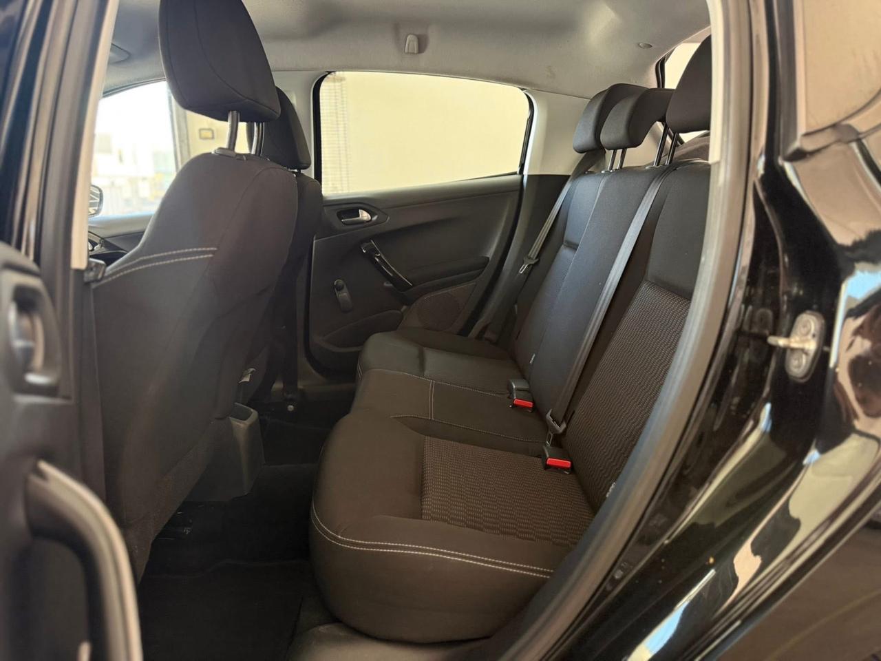 Peugeot 208 82CV 5 porte NEOPATENTATI