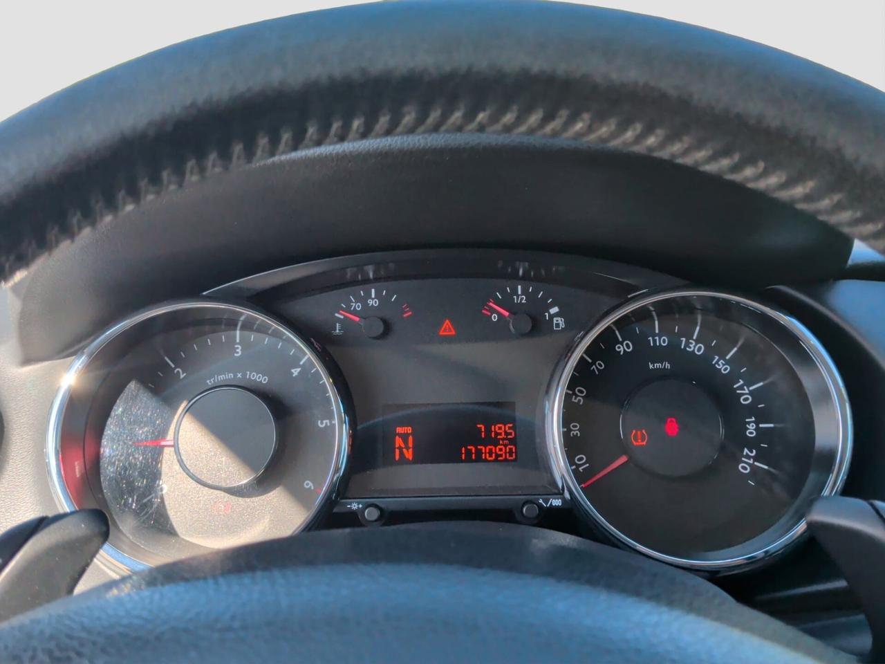 Peugeot 3008 1.6 HDi 115CV Active AUTOMATICO 2015