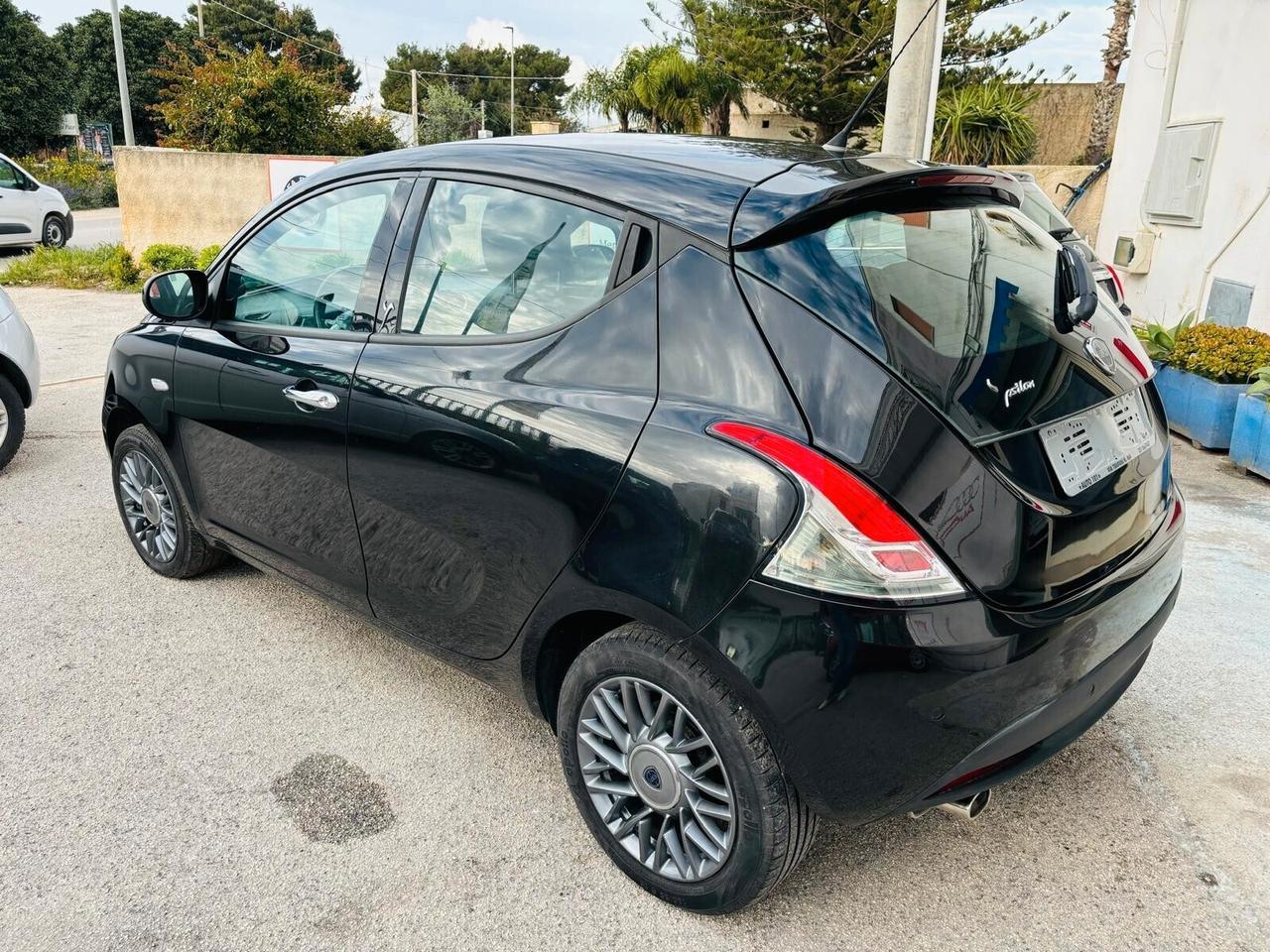 Lancia Ypsilon 1.2 69 CV 5 porte S&S Gold