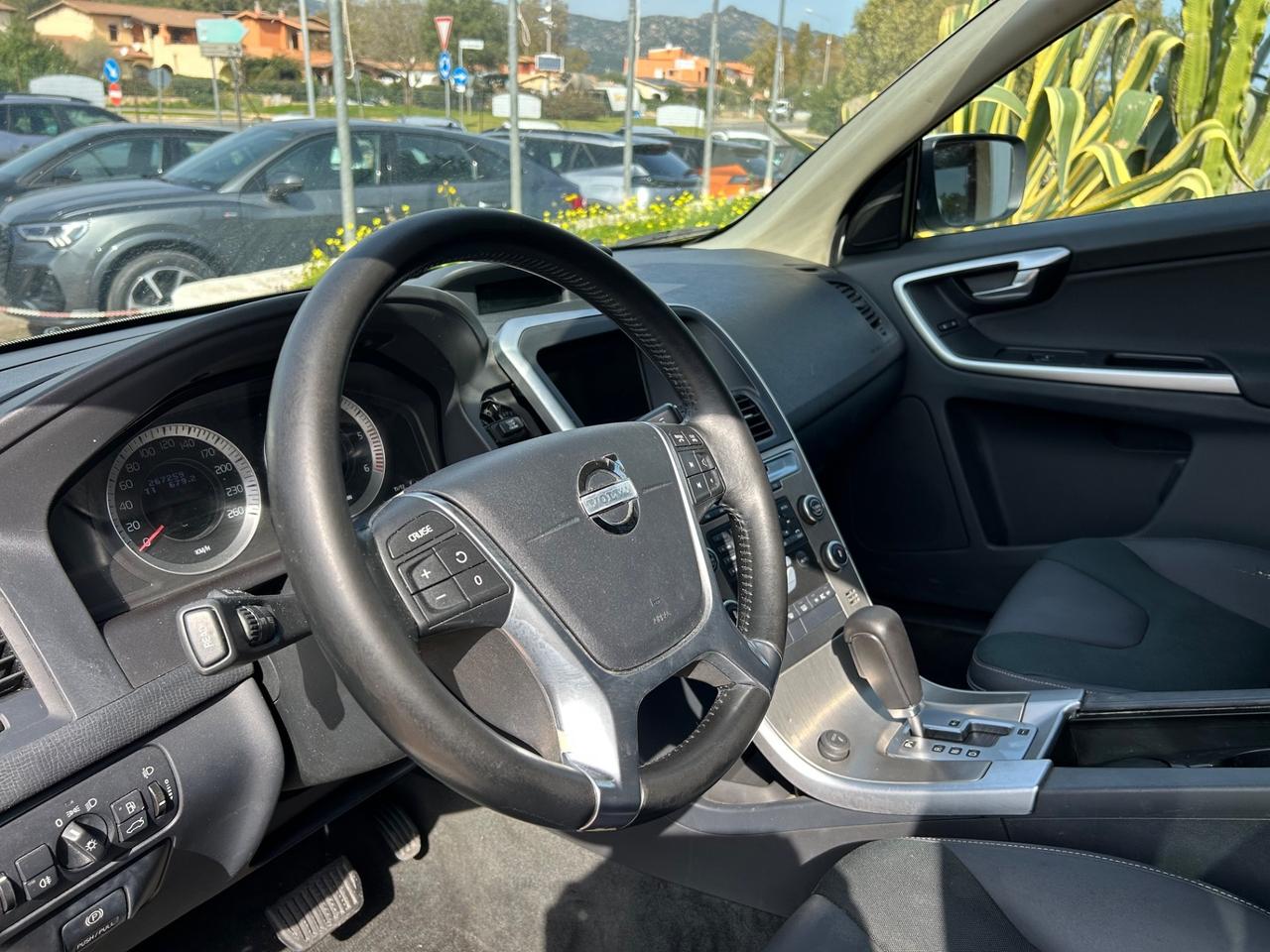 Volvo XC 60 XC60 D5 AWD Geartronic Momentum