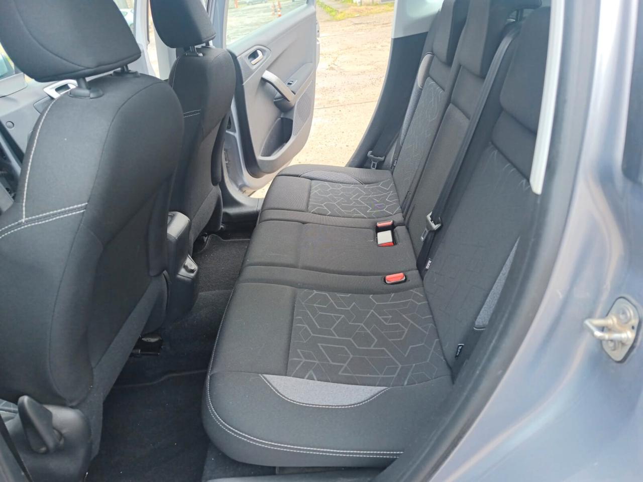 Peugeot 2008 2016----1.2 Benzina Neopatentati