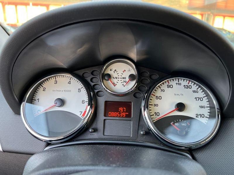 Peugeot 207 1.6 VTi 120CV CC Féline