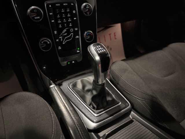 VOLVO V40 D2 R-design