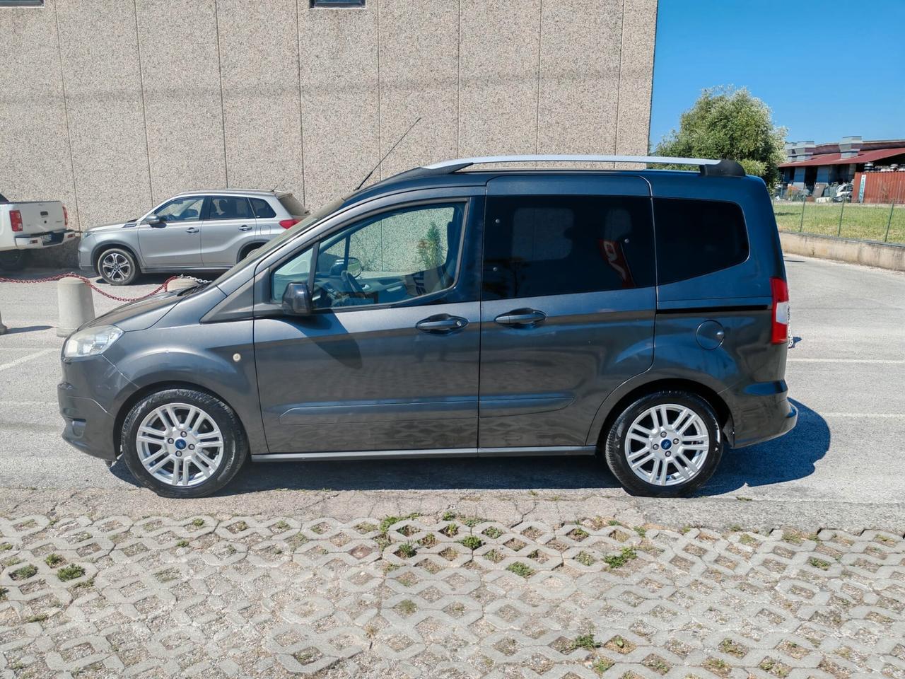 Ford Tourneo Courier 1.5 TDCI 95 CV Titanium