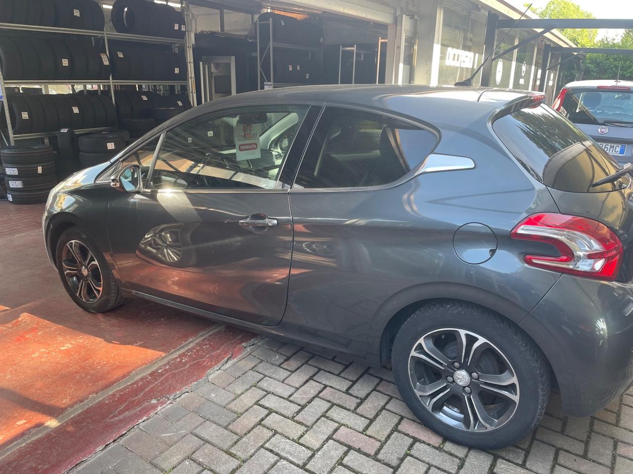 Peugeot 208 1.4 HDi 68 CV 3 porte Allure
