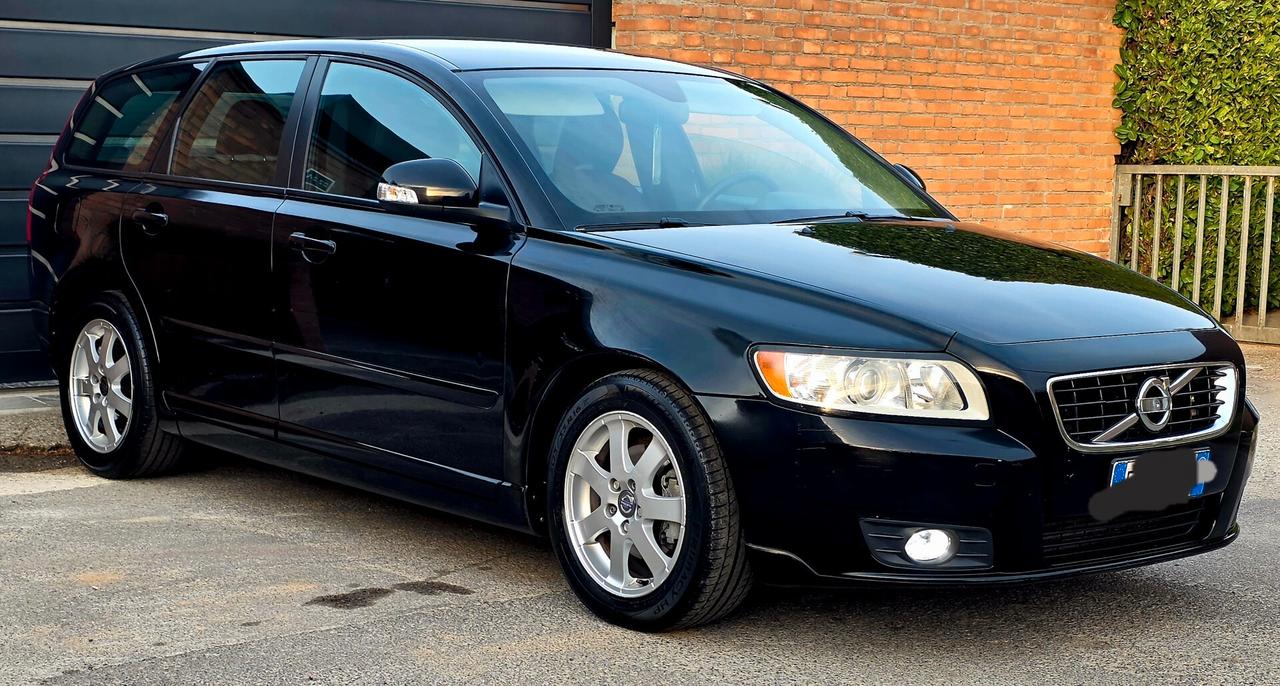 Volvo V50 D2 R-design neopatentati euro5B