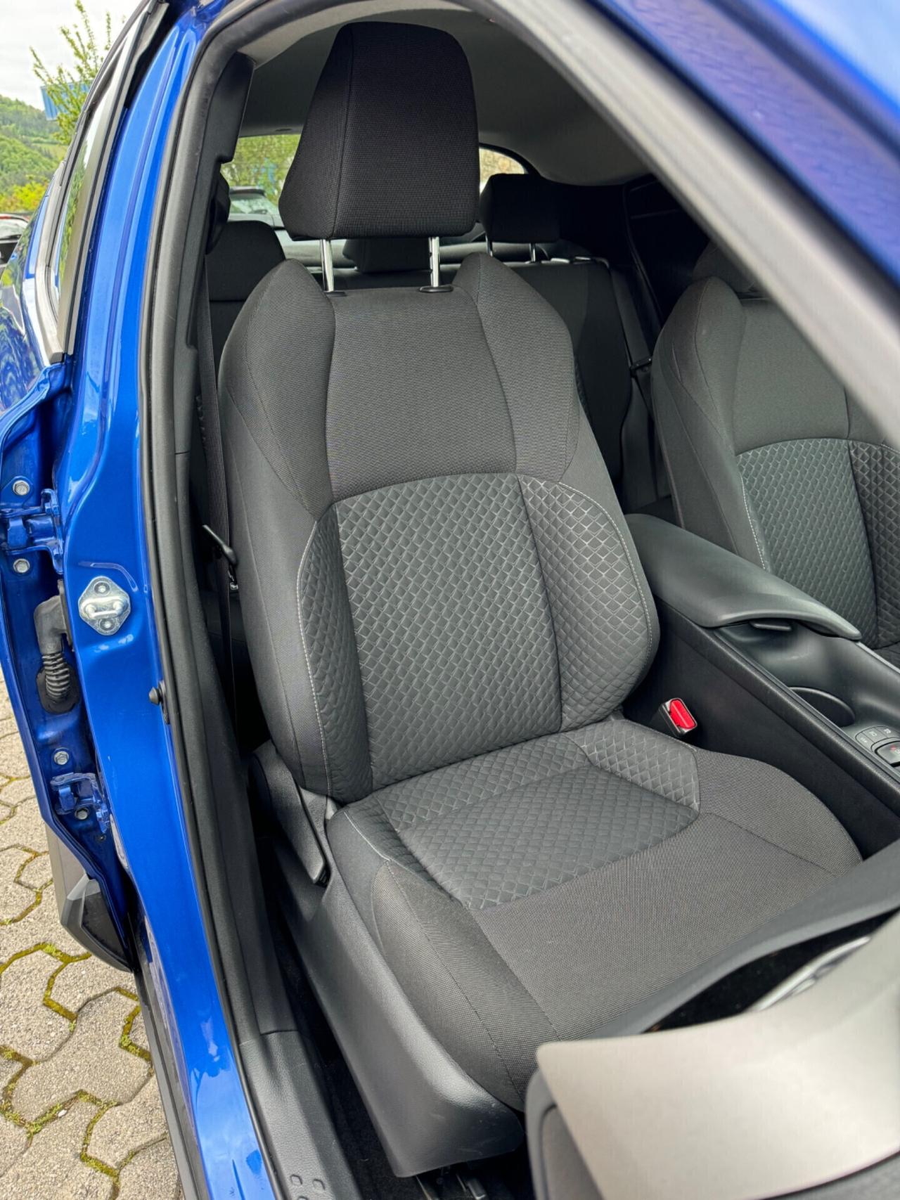 Toyota C-HR 1.8 Hybrid E-CVT Dynamic