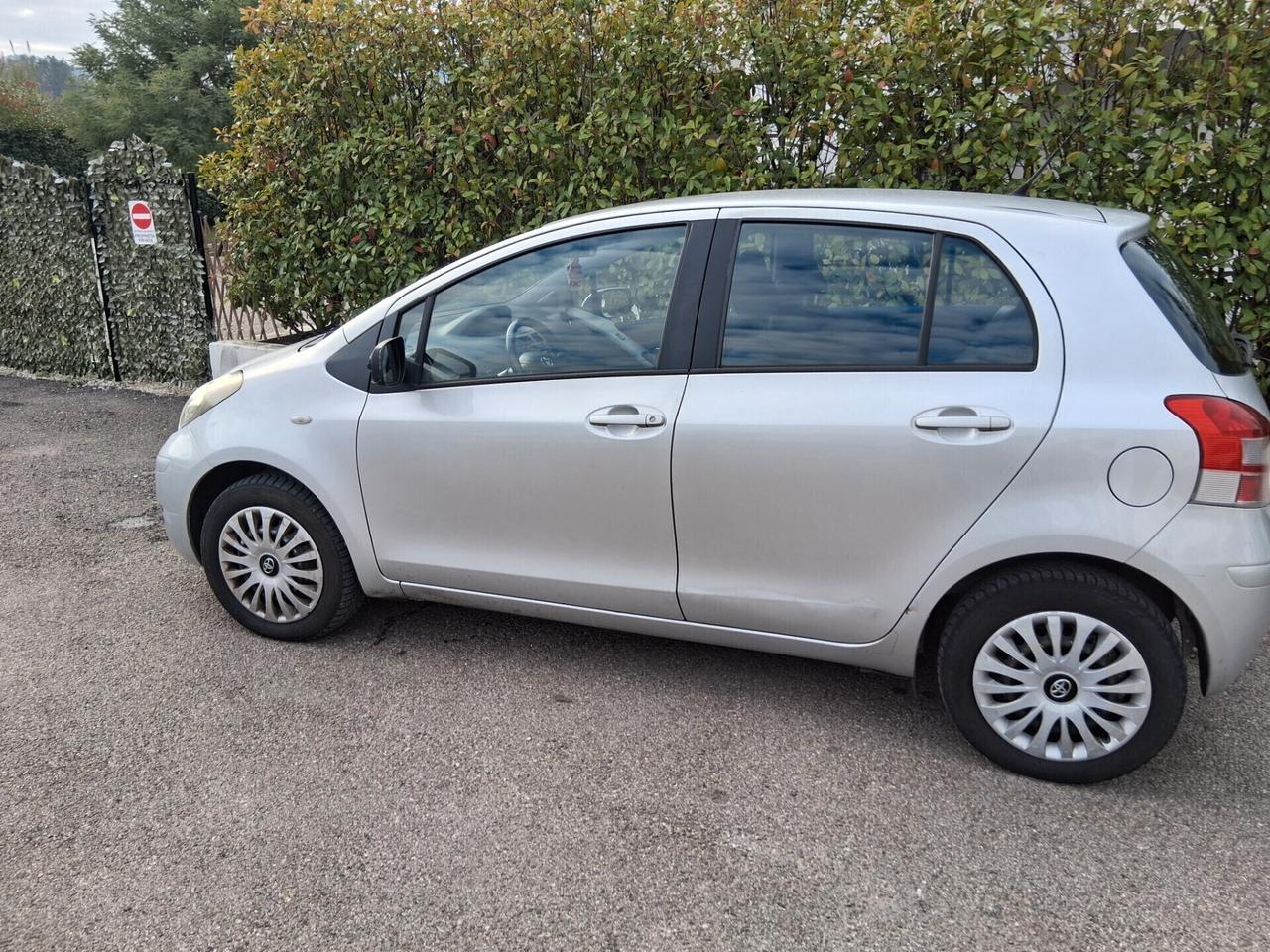 Toyota Yaris 1.0 5 porte Sol