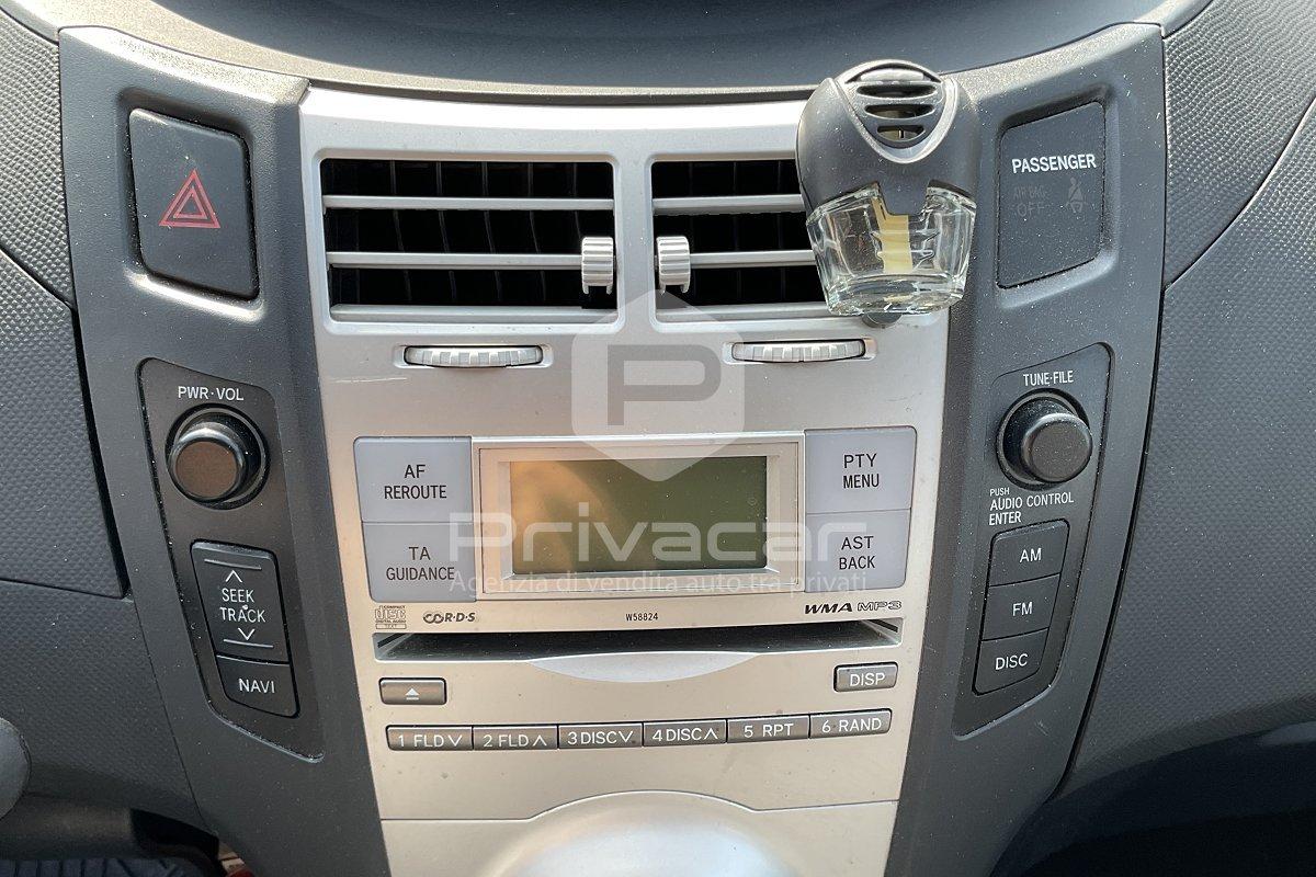 TOYOTA Yaris 1.0 5 porte