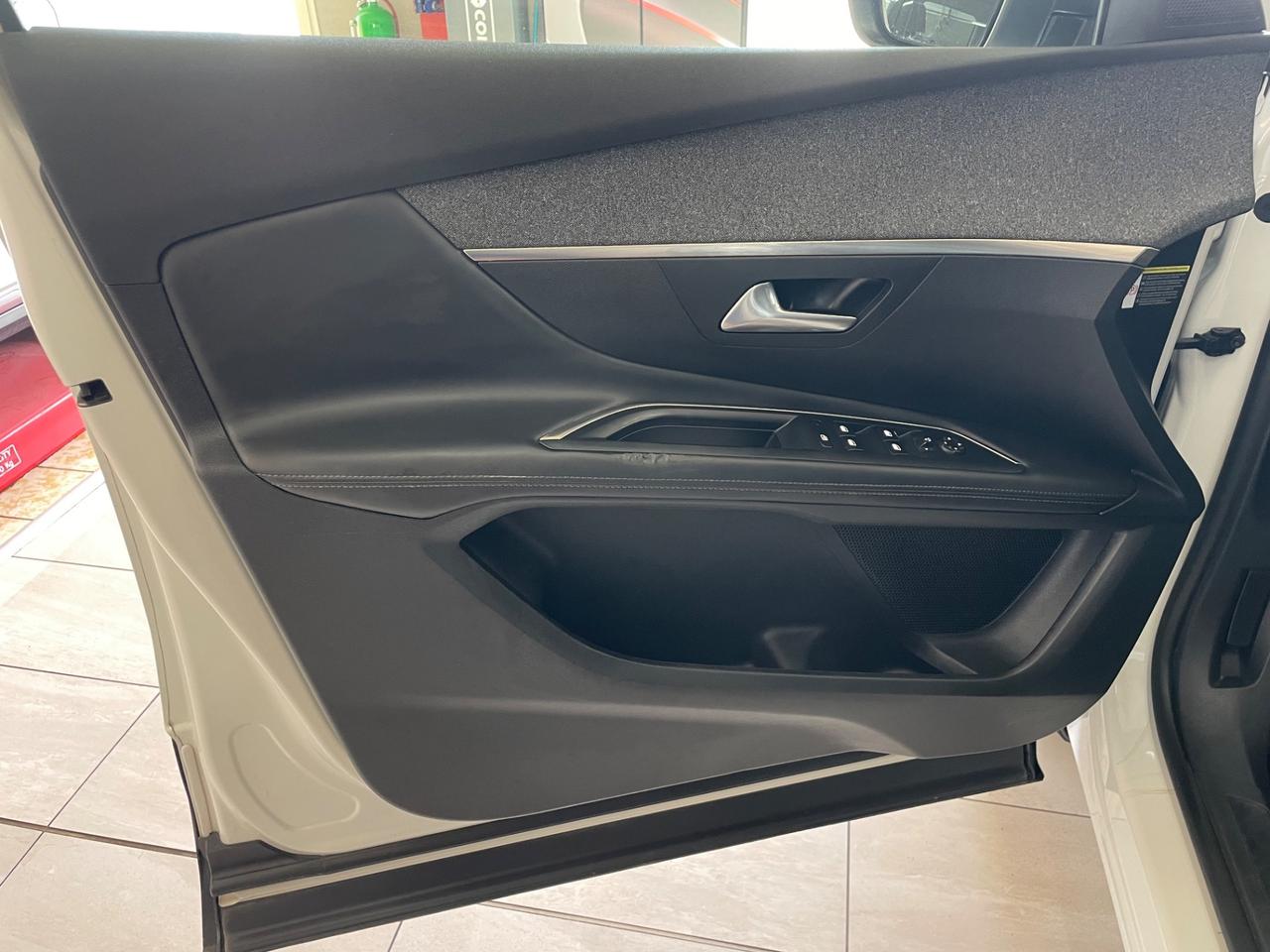 Peugeot 3008 BlueHDi 120 S&S EAT6 Allure