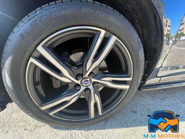VOLVO XC60 D4 AWD doppio treno di gomme