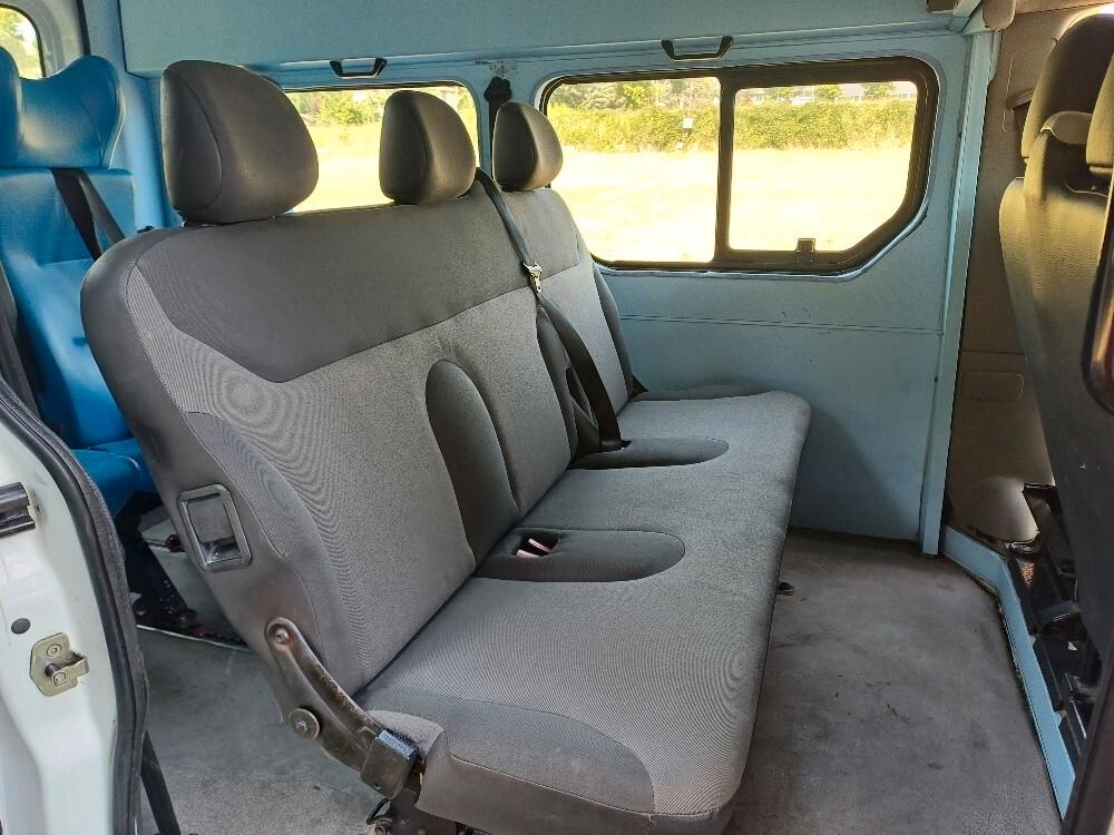 Renault Trafic 9 Posti Trasporto disabili con pedana