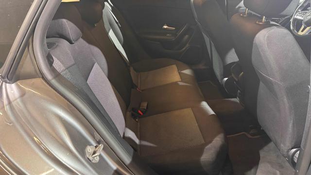 MERCEDES-BENZ CLA 180 d Shooting Brake Business