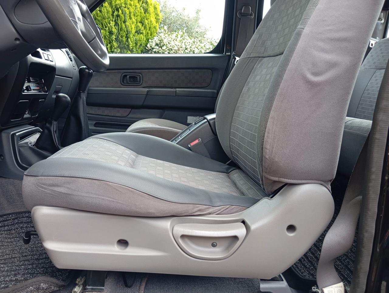 Nissan Navara 2.5 dCi 4 porte Double Cab Permute 4X4 133CV