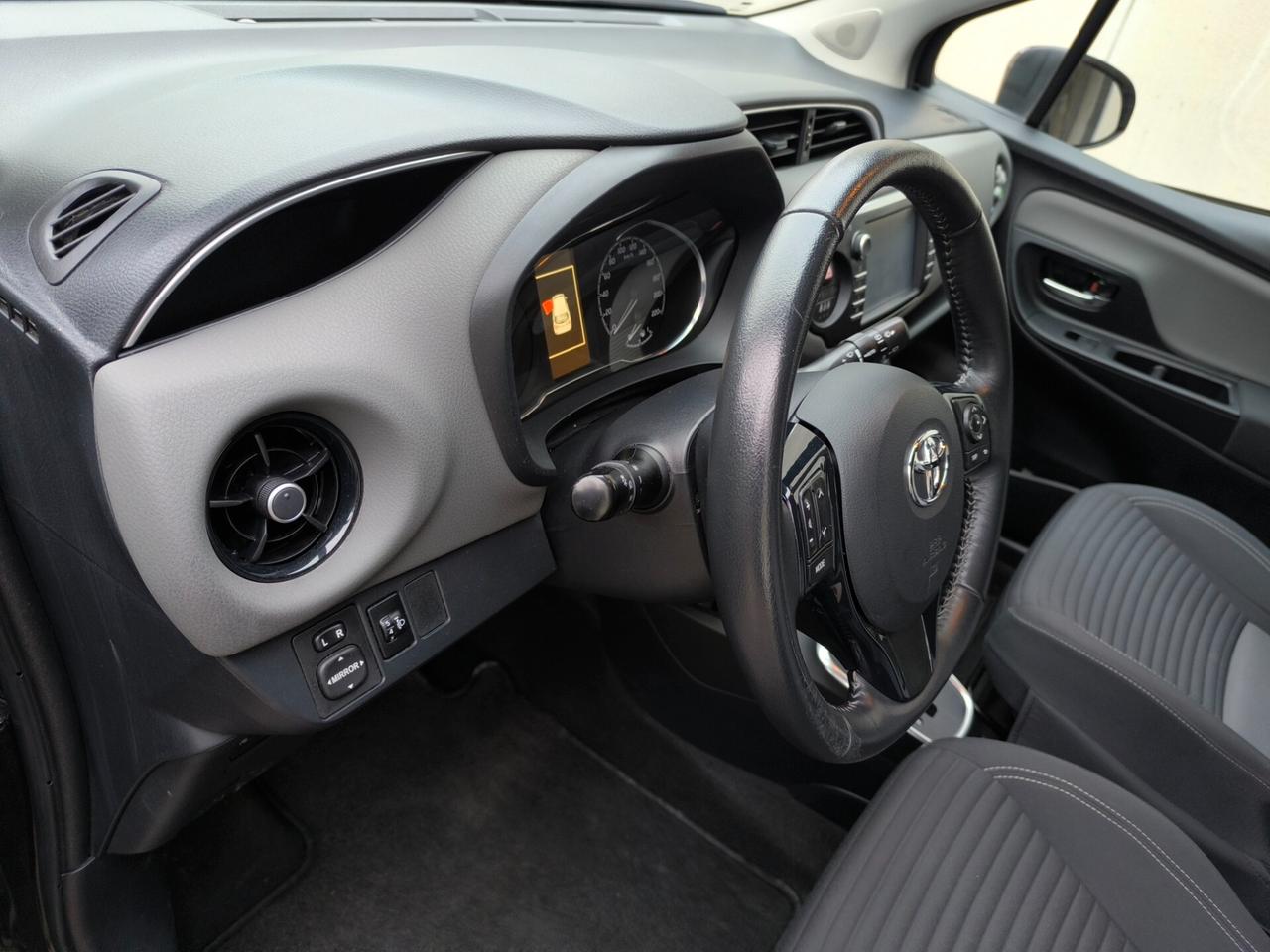 Toyota Yaris 1.5 Hybrid 5 porte Business