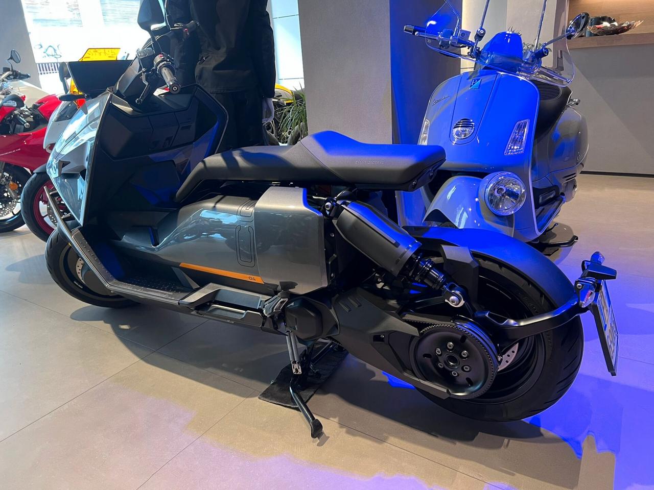 Bmw CE 04
