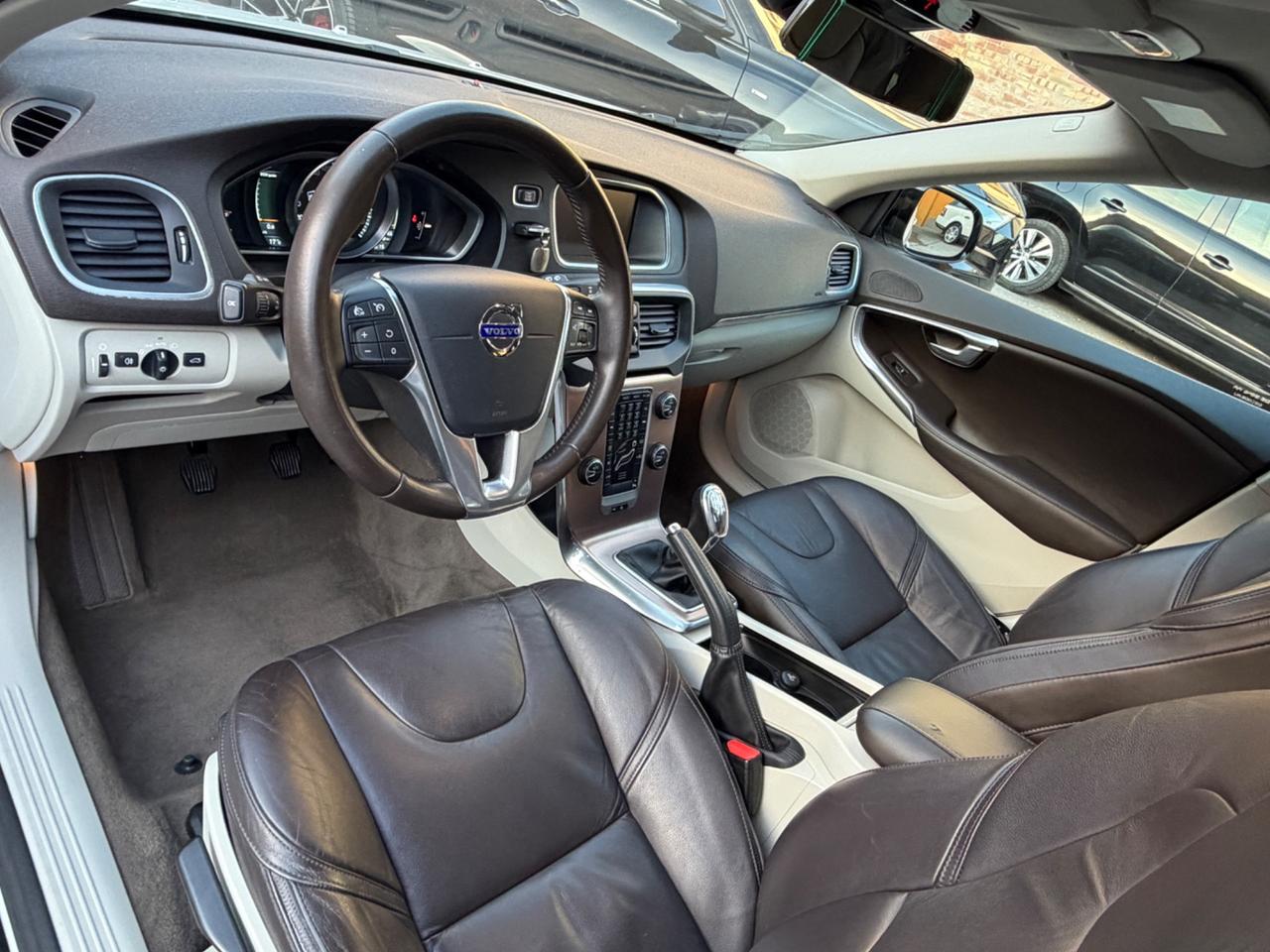 Volvo V40 Cross Country D2 1.6 Momentum