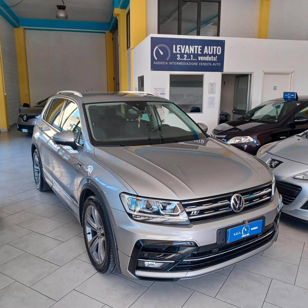 63.000 KM TAGLIANDI UFFICIALI TIGUAN R-LINE 1.6 TDI FULL OPTIONL