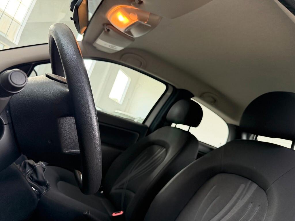 Lancia Ypsilon 1.2 69 CV Unyca