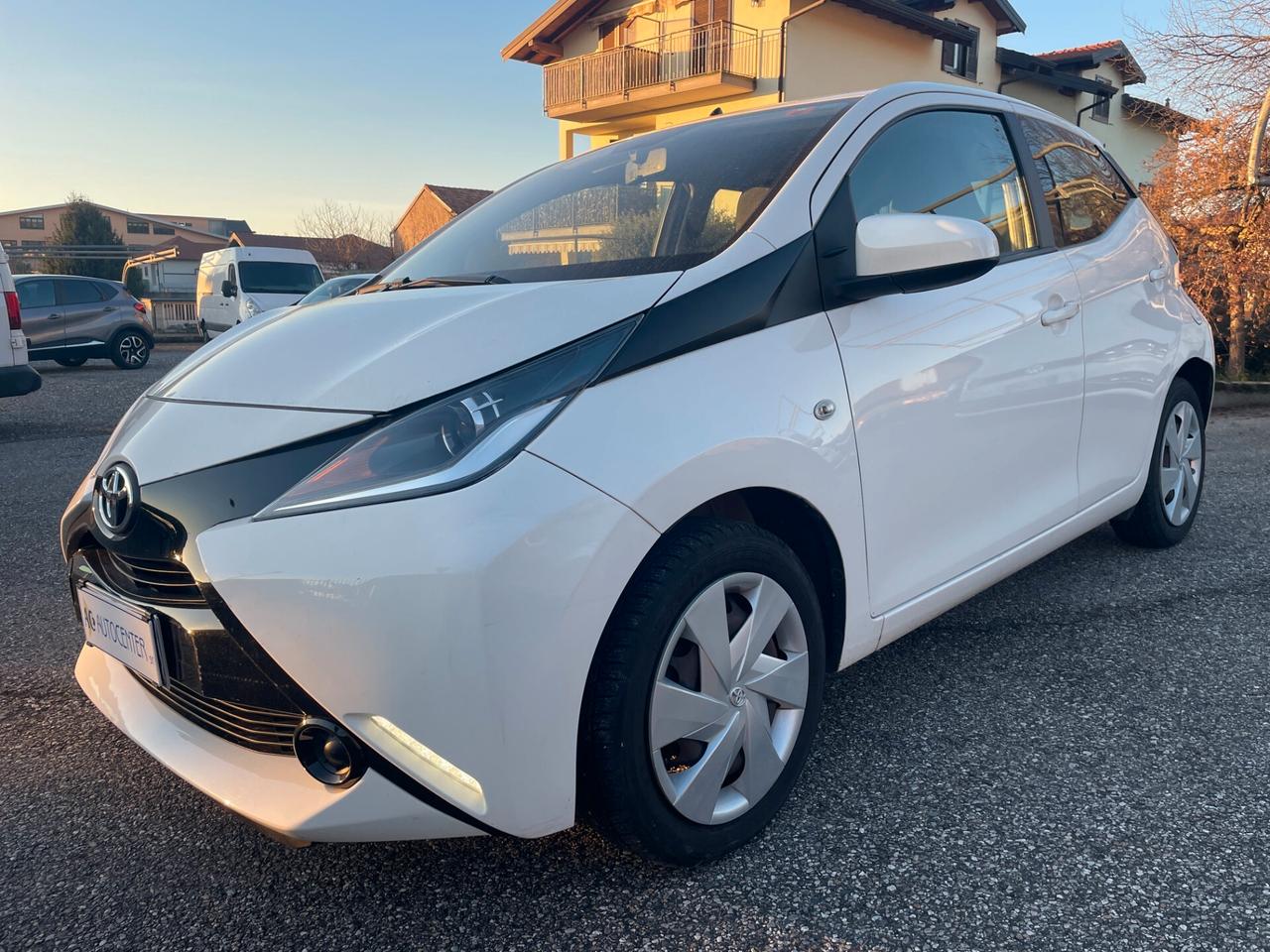 Toyota Aygo 1.0 VVT-i 69 CV 5 porte x-play
