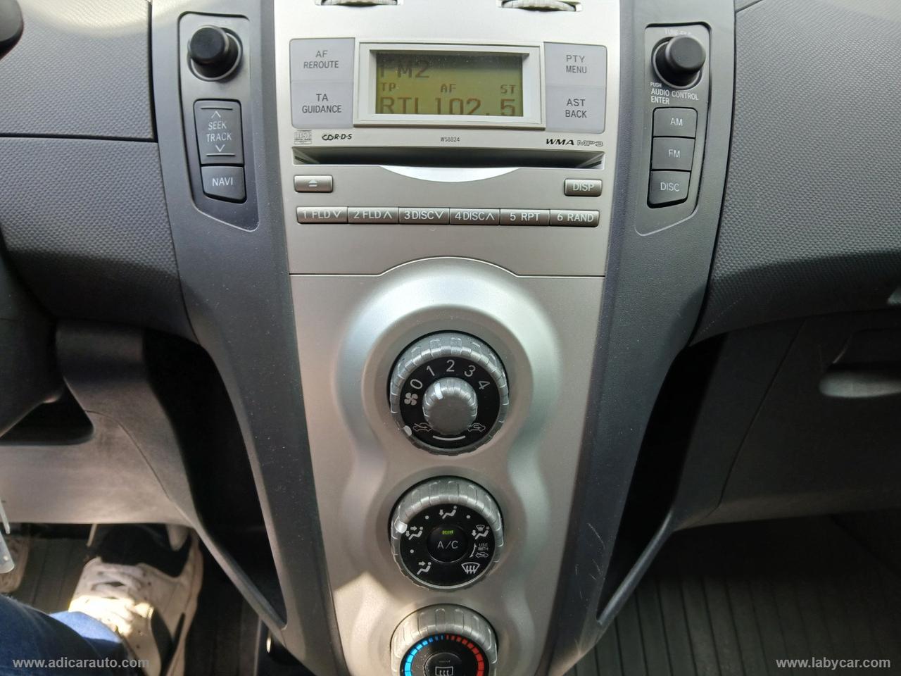 TOYOTA Yaris 1.0 3p.