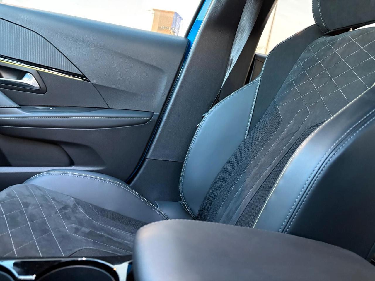 Peugeot 208 GT PACK motore elettrico 136 CV SPOTICAR