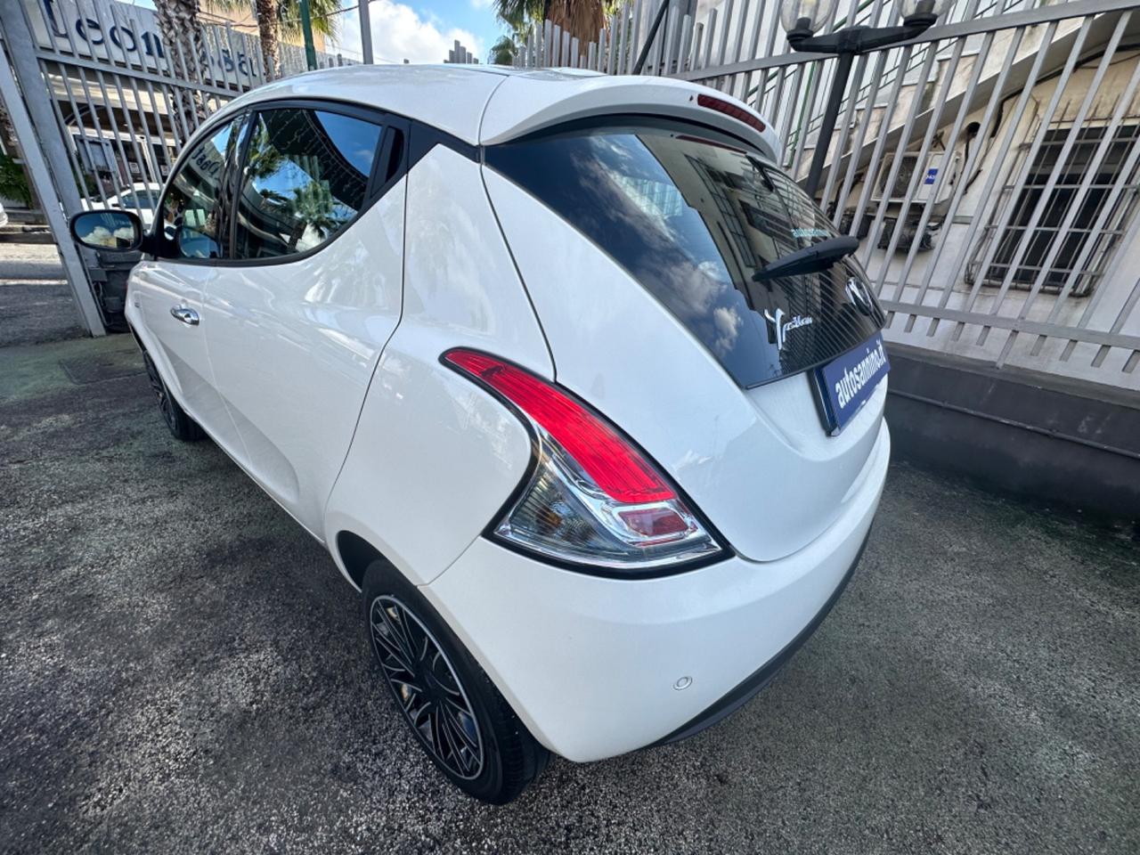 Lancia Ypsilon 1.2 69 CV 5 porte GPL Ecochic Silver