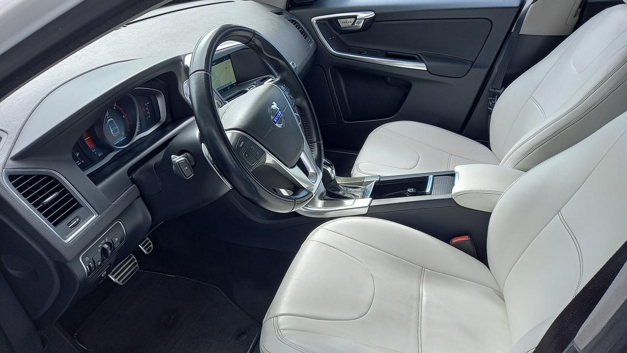 Volvo XC 60 XC60 D4 AWD Geartronic R-design Momentum