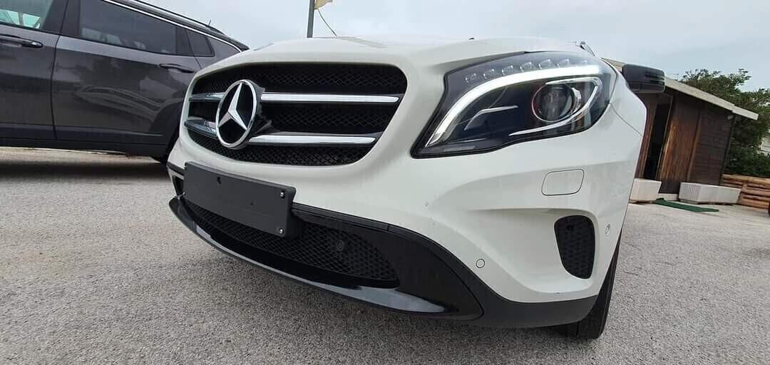 MERCEDES BENZ GLA 200CDI AUTOMATICA BLACK EDITION