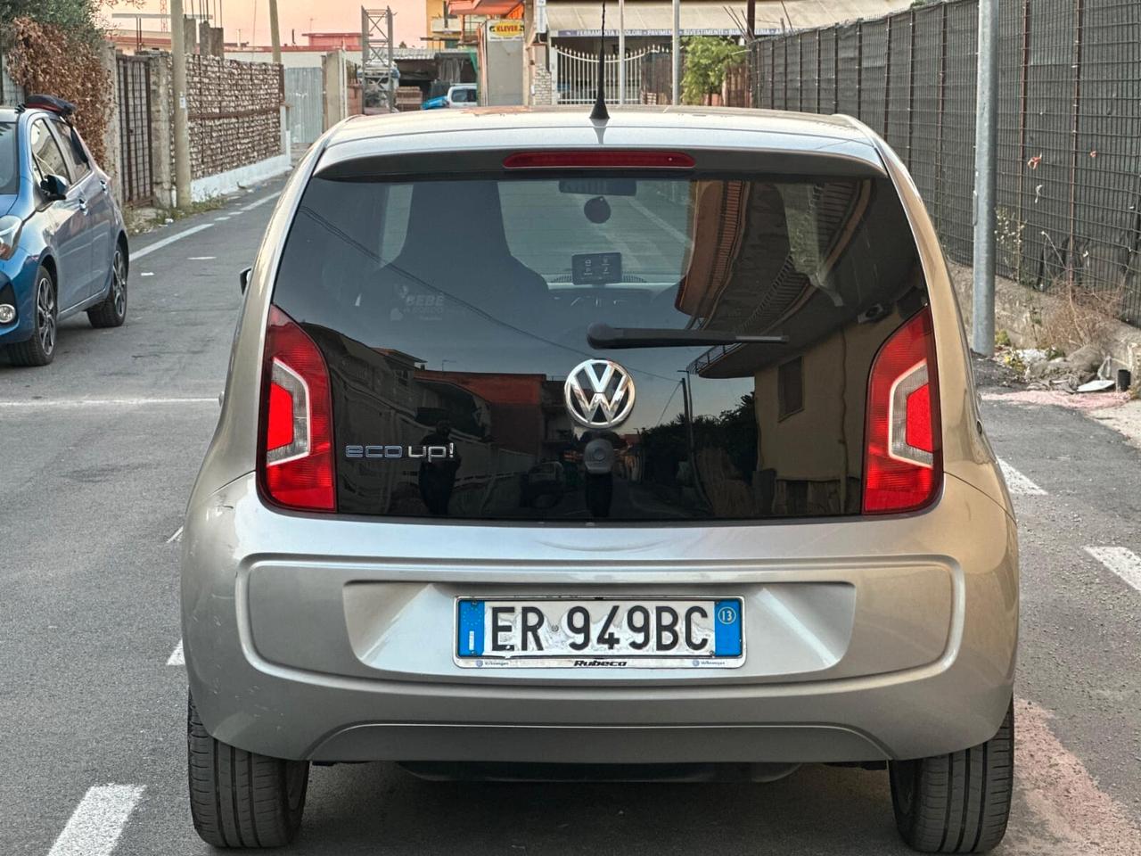 Volkswagen up! 1.0 Benz/ Metano