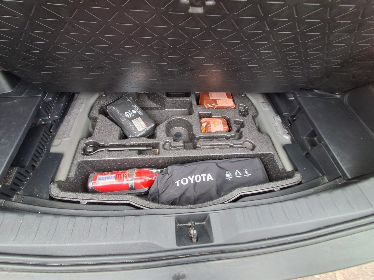 Toyota RAV 4 RAV4 E-CVT 2WD Active