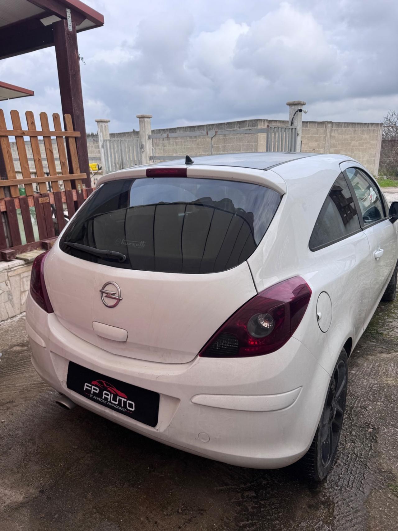 Opel Corsa 1.2 3 porte b-color