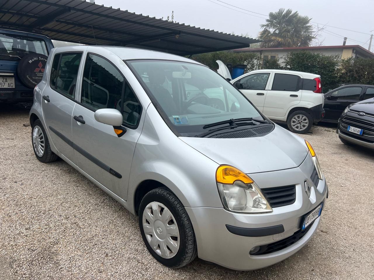 Renault Modus 1.2 16V Saint Tropez