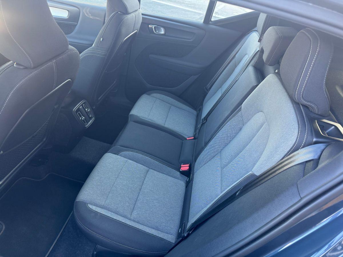 VOLVO - XC40 - T2 Momentum Pro