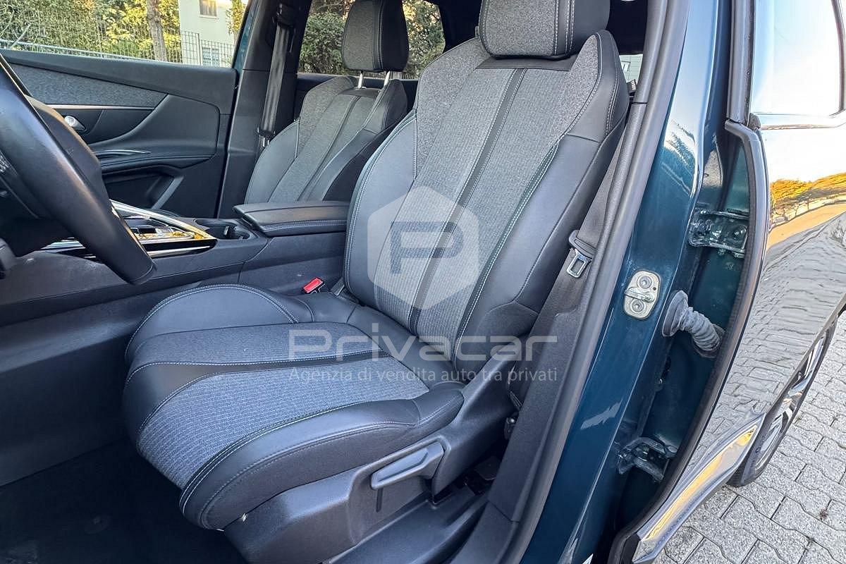 PEUGEOT 3008 Hybrid4 300 e-EAT8 Allure Pack