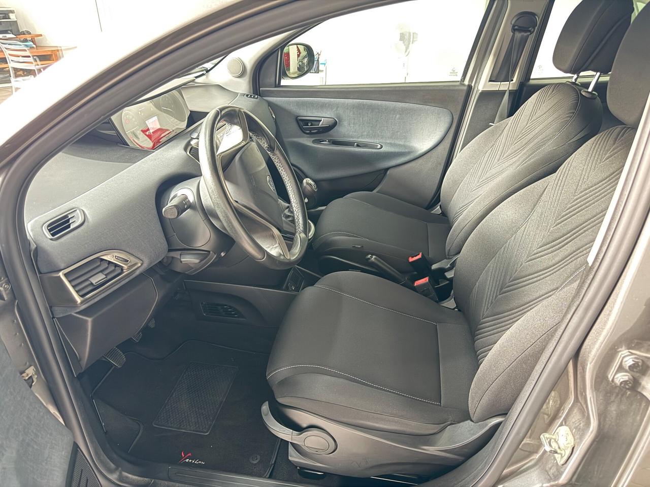 Lancia Ypsilon 1.0 S&S Hybrid Ecochic Gold 78.000km