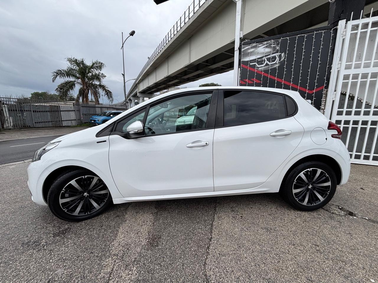 Peugeot 208 PureTech 82 5 porte Allure