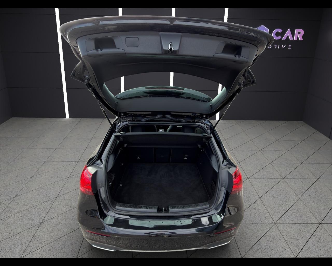 Mercedes-Benz Classe A (W177) - A 180 Automatic AMG Line Premium Plus