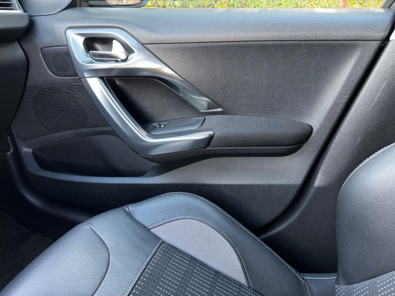 Peugeot 2008 1.6 e-HDi 115 CV Stop&Start Allure