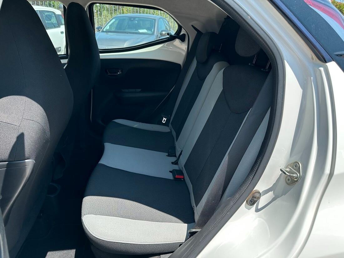 Toyota Aygo 1.0 VVT-i 69 CV 5 porte x-cool TSS